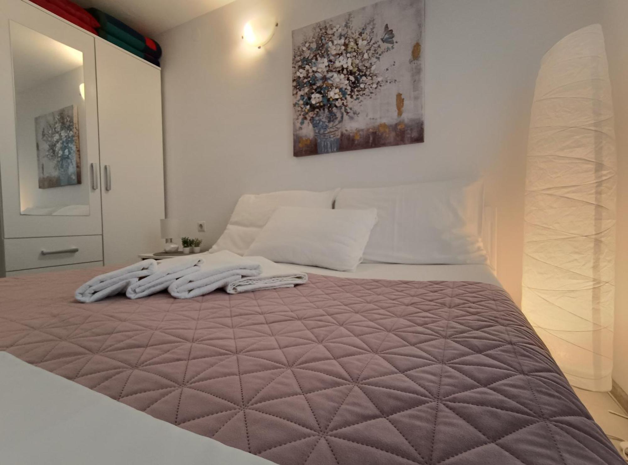 Apartments Vuleta Pag Town Zewnętrze zdjęcie