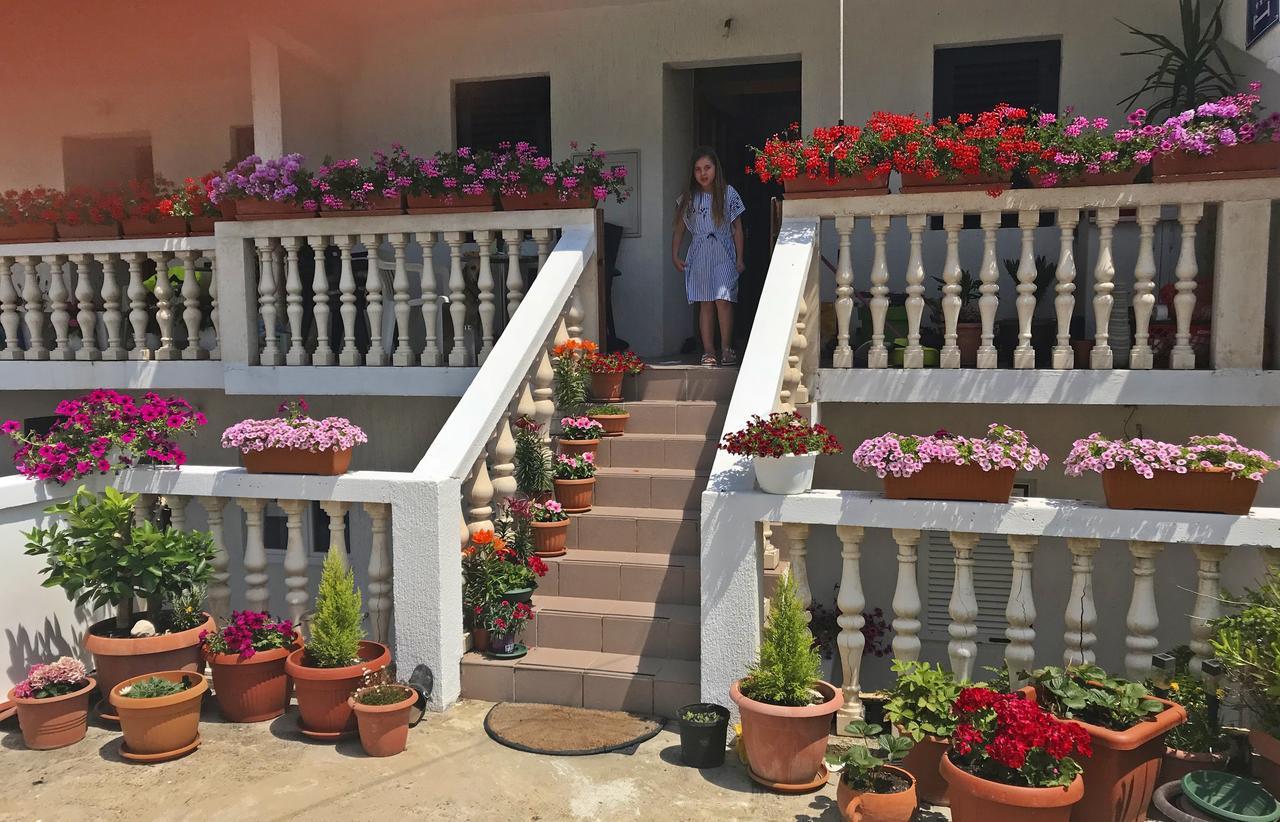Apartments Vuleta Pag Town Zewnętrze zdjęcie